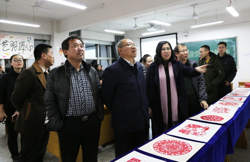 院領(lǐng)導來到活動現(xiàn)場 向師生們致以新年的問候與祝福