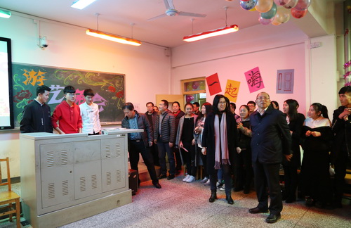院領(lǐng)導來到活動現(xiàn)場 向師生們致以新年的問候與祝福