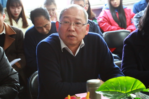 院長劉世民主持會(huì)議