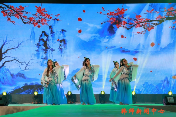 陶瓷與非物質文化遺產(chǎn)傳承學院舉辦第五屆服裝秀