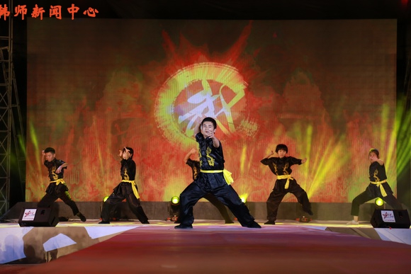 陶瓷與非物質文化遺產(chǎn)傳承學院舉辦第五屆服裝秀