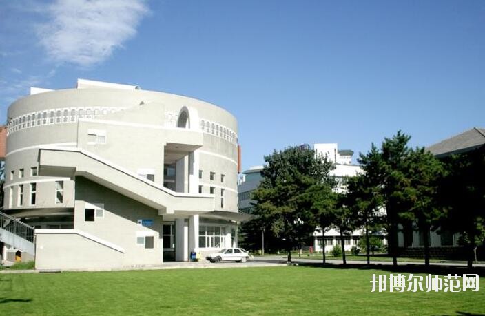 北方工業(yè)師范大學(xué)招生辦聯(lián)系電話(huà)