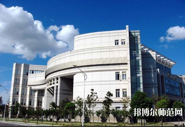 中南財經政法師范大學南湖校區(qū)是幾本