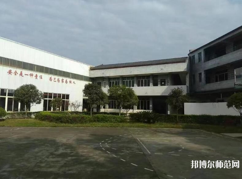 成都莊園機電職業(yè)技術幼兒師范學校2018年報名條件、招生對象