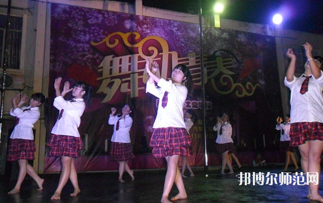 南充電子工業(yè)幼兒師范學(xué)校2020年報(bào)名條件、招生要求、招生對象 