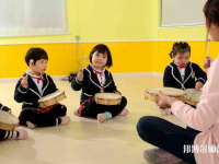 宜昌2021年幼師學(xué)校中專升大?？际裁? /><b>宜昌2021年幼師學(xué)校中專升大專考什么</b><span>2020-10-30 15:32</span><p>幼師專業(yè)在近年來(lái)飛速發(fā)展，雖然人才緊缺，但由于家長(zhǎng)對(duì)孩子的重視，社會(huì)對(duì)幼兒教師專業(yè)越來(lái)越嚴(yán)格，無(wú)論是專業(yè)知識(shí)還是學(xué)歷，都</p></a></li>
            <li><a href=